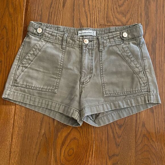 Abercrombie & Fitch size 25 army green shorts midrise - Picture 1 of 7